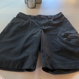 🔥Men’s Lululemon Black Shorts🔥